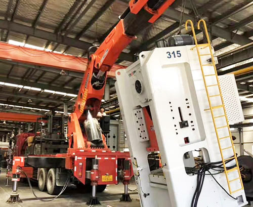 安阳附近随车吊出租，轻松解决运输难题